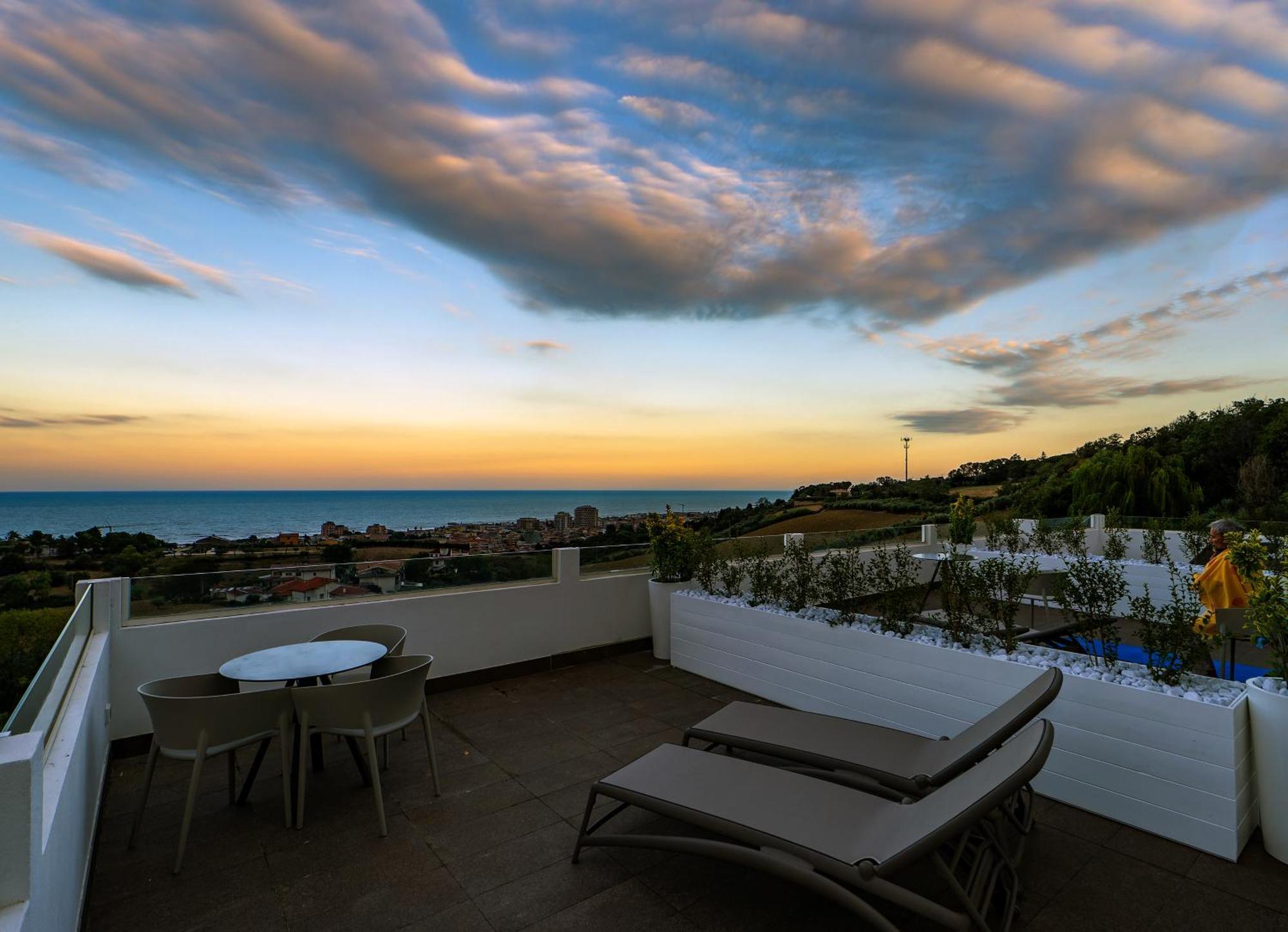 阿布鲁齐的罗塞托Terrazza Sul Mare住宿加早餐旅馆 外观 照片